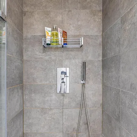 Guestready - Unique Avec Un Balcon Spacieux Lägenhet